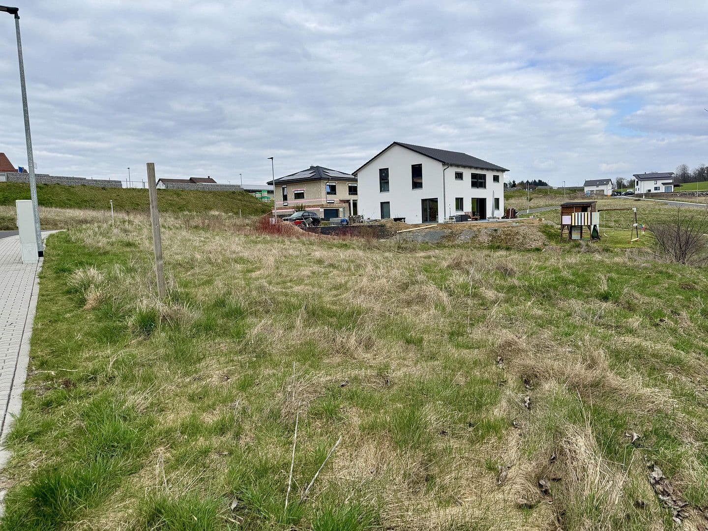 Prodej pozemku 700 m², Am Hochwald 4, Nauort, Porýní-Falc Prodej pozemku 700 m², Am Hochwald 4, Nauort, Porýní-Falc