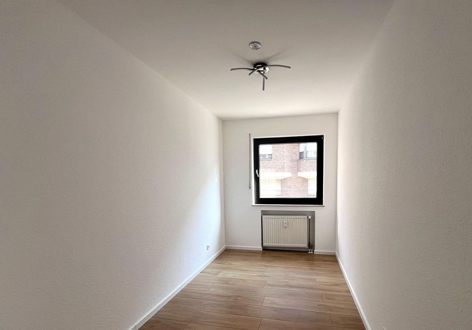 Pronájem bytu 3+1 67 m², Regentenstraße 93, Mönchengladbach, Severní Porýní-Vestfálsko Pronájem bytu 3+1 67 m², Regentenstraße 93, Mönchengladbach, Severní Porýní-Vestfálsko