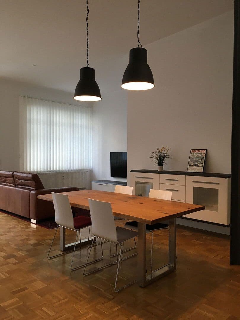 Pronájem bytu 2+kk 95 m², Esslingen am Neckar, Bádensko-Württembersko Pronájem bytu 2+kk 95 m², Esslingen am Neckar, Bádensko-Württembersko