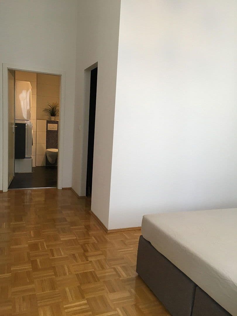 Pronájem bytu 2+kk 95 m², Esslingen am Neckar, Bádensko-Württembersko Pronájem bytu 2+kk 95 m², Esslingen am Neckar, Bádensko-Württembersko