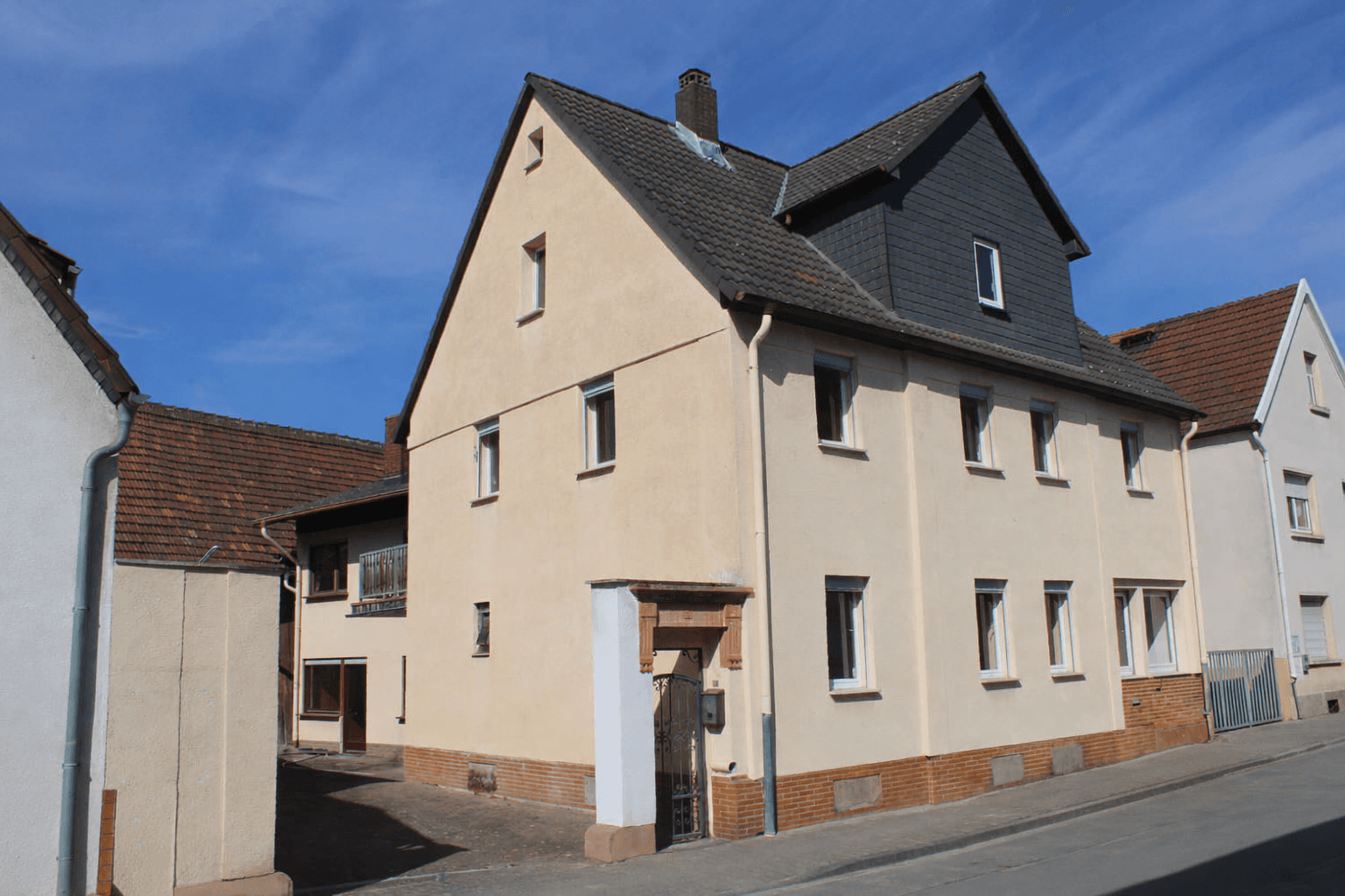 Prodej domu 291 m², pozemek 292 m², Stockstadt am Rhein, Hessen Prodej domu 291 m², pozemek 292 m², Stockstadt am Rhein, Hessen