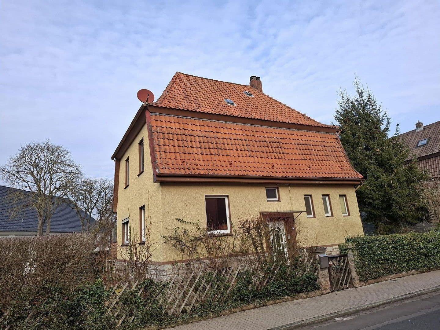 Prodej domu 135 m², pozemek 824 m², Luisenstr. 14, Einbeck, Dolní Sasko Prodej domu 135 m², pozemek 824 m², Luisenstr. 14, Einbeck, Dolní Sasko