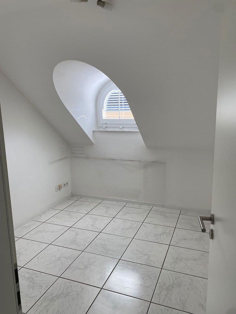 Pronájem bytu 2+1 81 m², Bad Honnef, Severní Porýní-Vestfálsko Pronájem bytu 2+1 81 m², Bad Honnef, Severní Porýní-Vestfálsko