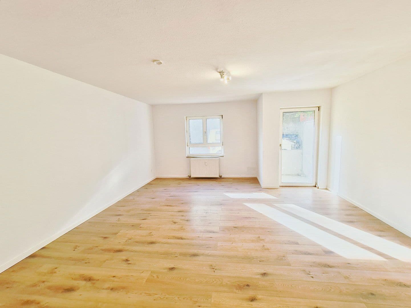 Pronájem bytu 1+1 40 m², Bruchsal, Bádensko-Württembersko Pronájem bytu 1+1 40 m², Bruchsal, Bádensko-Württembersko