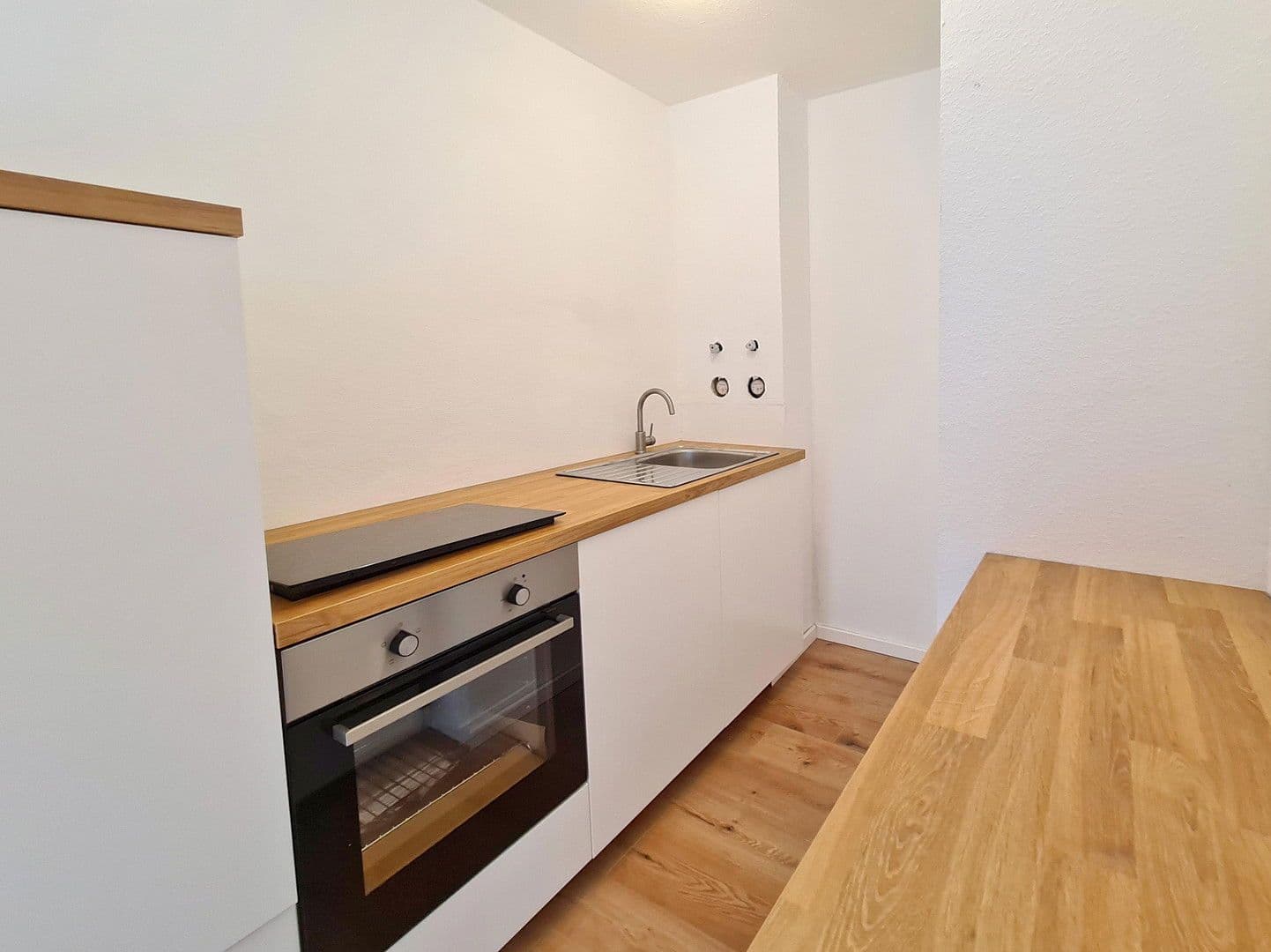 Pronájem bytu 1+1 40 m², Bruchsal, Bádensko-Württembersko Pronájem bytu 1+1 40 m², Bruchsal, Bádensko-Württembersko