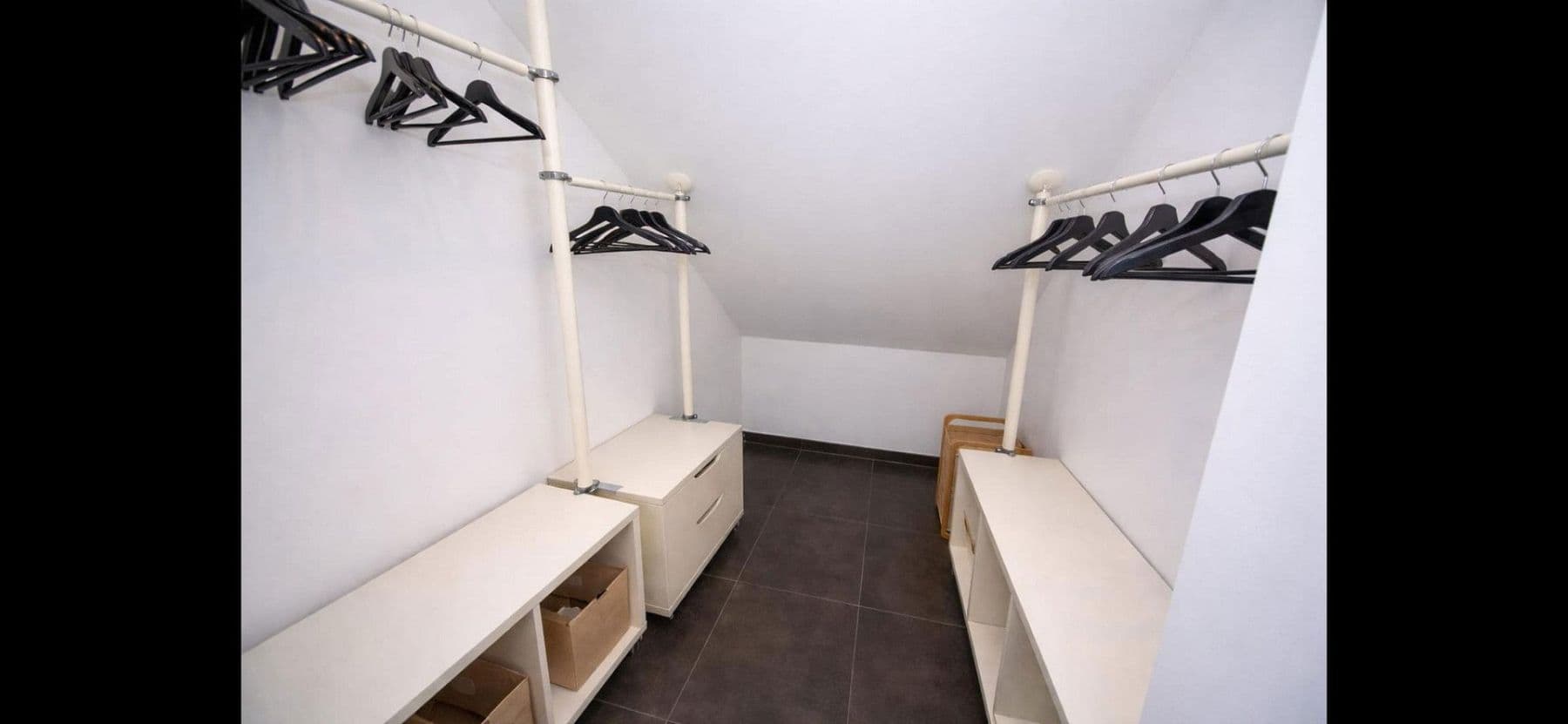 Pronájem bytu 3+1 80 m², Hohenmölsen, Sasko-Anhaltsko Pronájem bytu 3+1 80 m², Hohenmölsen, Sasko-Anhaltsko