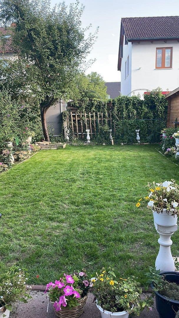 Pronájem domu 137 m², pozemek 150 m², München, Bavorsko Pronájem domu 137 m², pozemek 150 m², München, Bavorsko