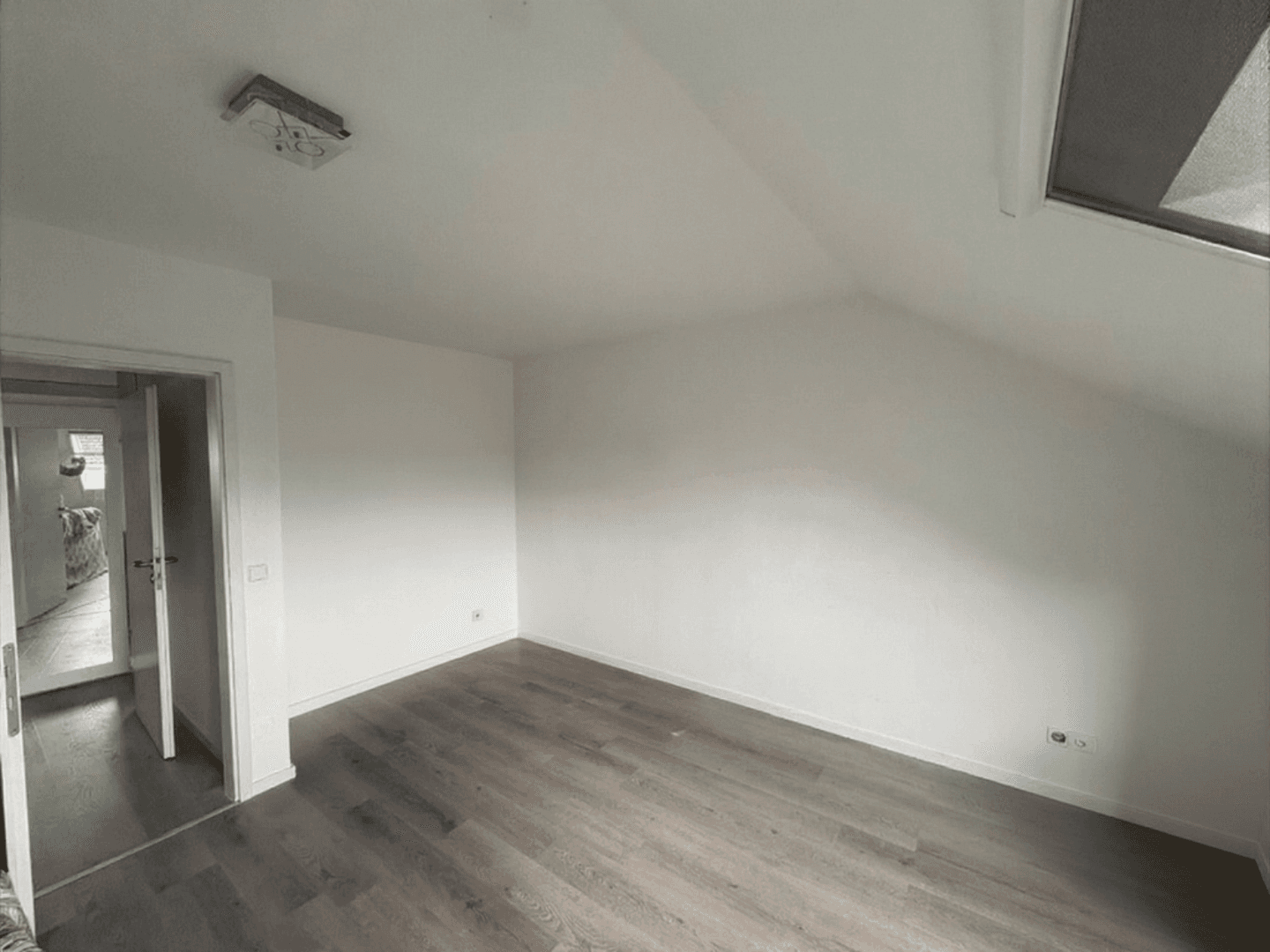 Pronájem domu 137 m², pozemek 150 m², München, Bavorsko Pronájem domu 137 m², pozemek 150 m², München, Bavorsko