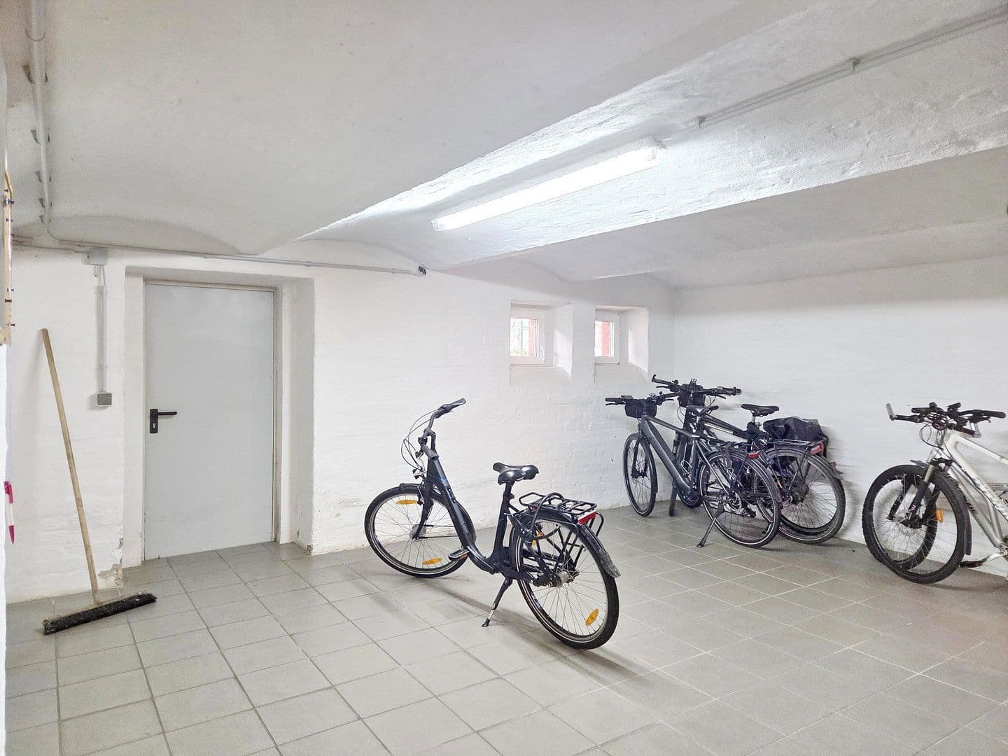 Prodej domu 3.097 m², pozemek 6.717 m², Haidelausigker Weg 2-6, Dessau-Roßlau OT Kochstedt, Sasko-Anhaltsko Prodej domu 3.097 m², pozemek 6.717 m², Haidelausigker Weg 2-6, Dessau-Roßlau OT Kochstedt, Sasko-Anhaltsko