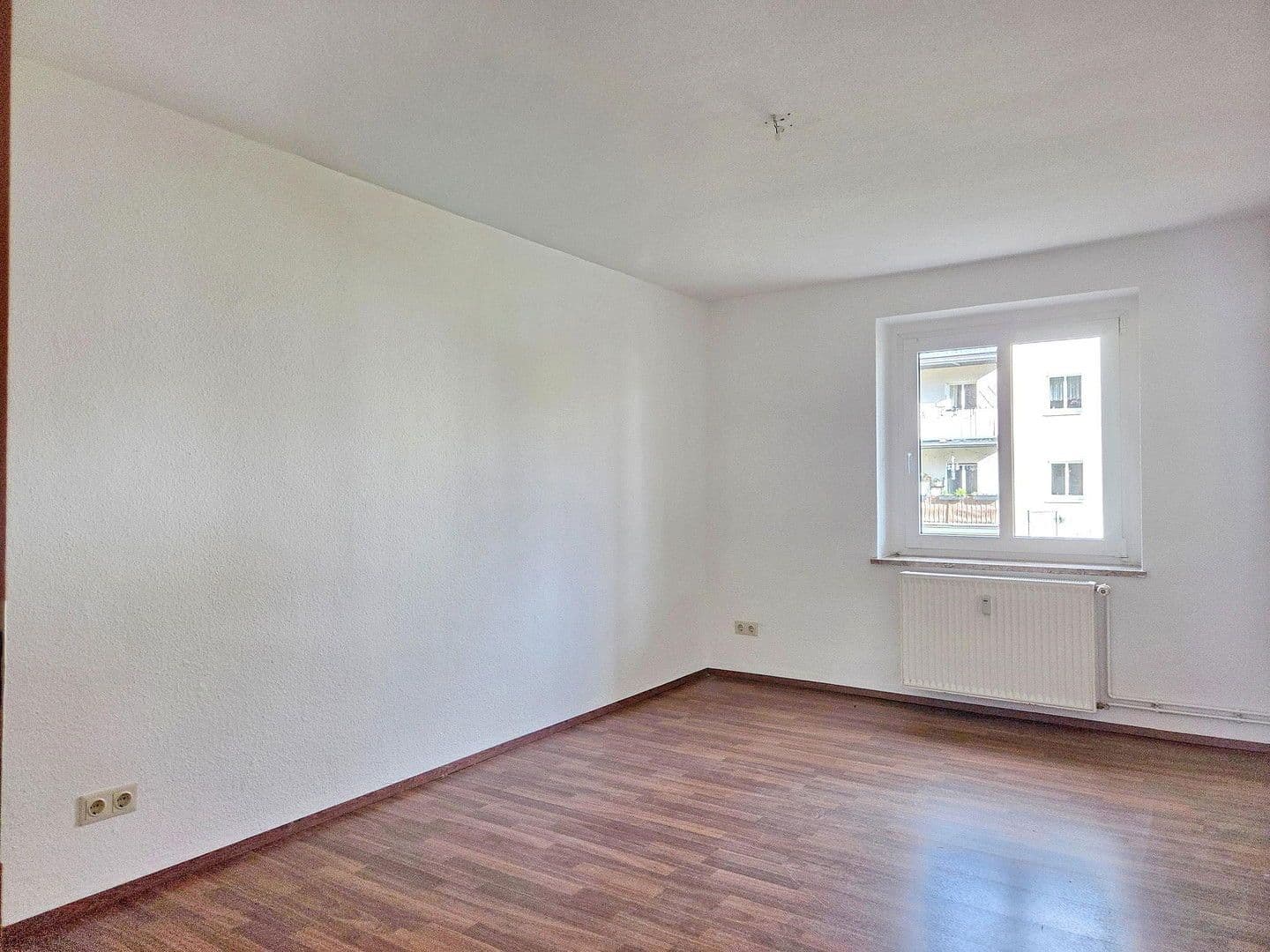 Prodej domu 3.097 m², pozemek 6.717 m², Haidelausigker Weg 2-6, Dessau-Roßlau OT Kochstedt, Sasko-Anhaltsko Prodej domu 3.097 m², pozemek 6.717 m², Haidelausigker Weg 2-6, Dessau-Roßlau OT Kochstedt, Sasko-Anhaltsko