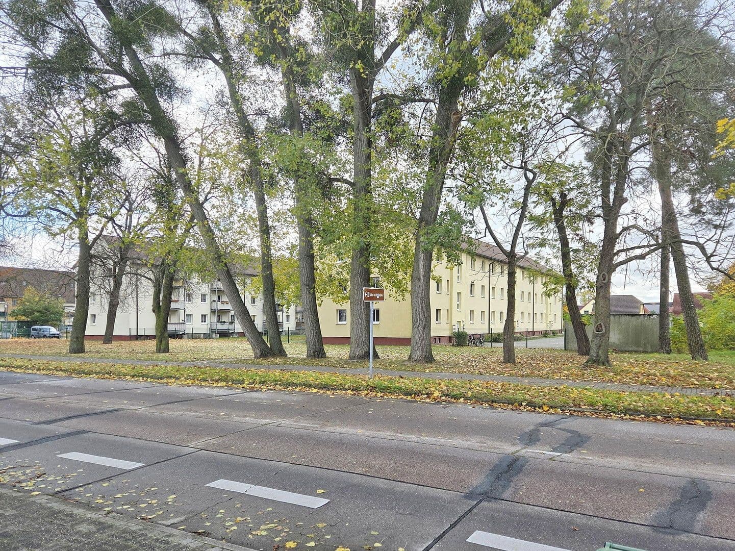 Prodej domu 3.097 m², pozemek 6.717 m², Haidelausigker Weg 2-6, Dessau-Roßlau OT Kochstedt, Sasko-Anhaltsko Prodej domu 3.097 m², pozemek 6.717 m², Haidelausigker Weg 2-6, Dessau-Roßlau OT Kochstedt, Sasko-Anhaltsko