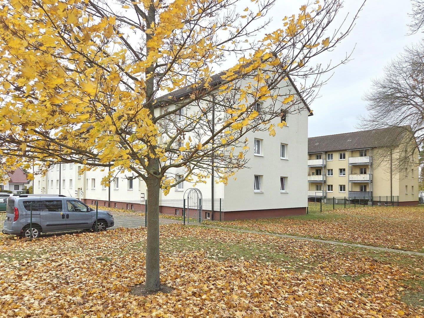 Prodej domu 3.097 m², pozemek 6.717 m², Haidelausigker Weg 2-6, Dessau-Roßlau OT Kochstedt, Sasko-Anhaltsko Prodej domu 3.097 m², pozemek 6.717 m², Haidelausigker Weg 2-6, Dessau-Roßlau OT Kochstedt, Sasko-Anhaltsko