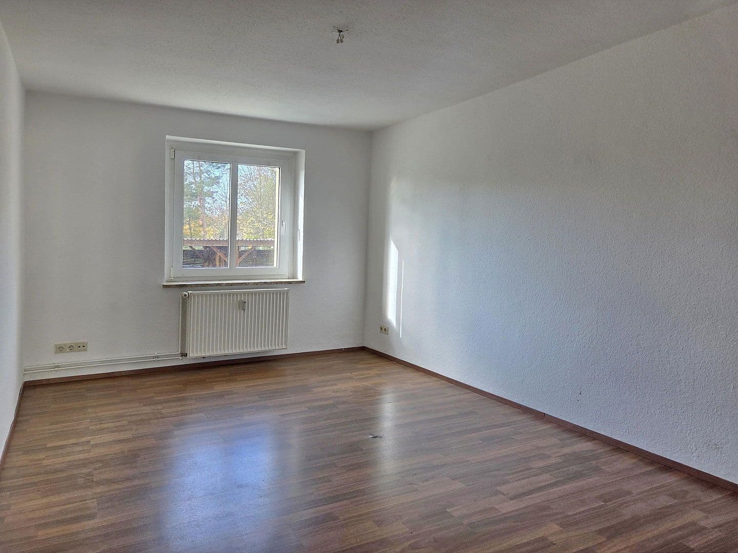 Prodej domu 3.097 m², pozemek 6.717 m², Haidelausigker Weg 2-6, Dessau-Roßlau OT Kochstedt, Sasko-Anhaltsko Prodej domu 3.097 m², pozemek 6.717 m², Haidelausigker Weg 2-6, Dessau-Roßlau OT Kochstedt, Sasko-Anhaltsko