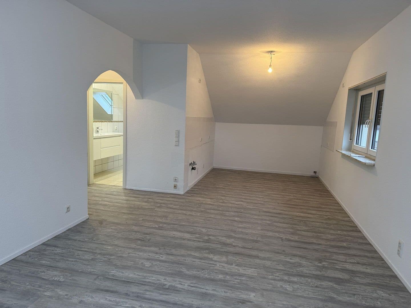 Pronájem bytu 4+1 86 m², Gernotstraße 6, Gernsheim, Hessen Pronájem bytu 4+1 86 m², Gernotstraße 6, Gernsheim, Hessen