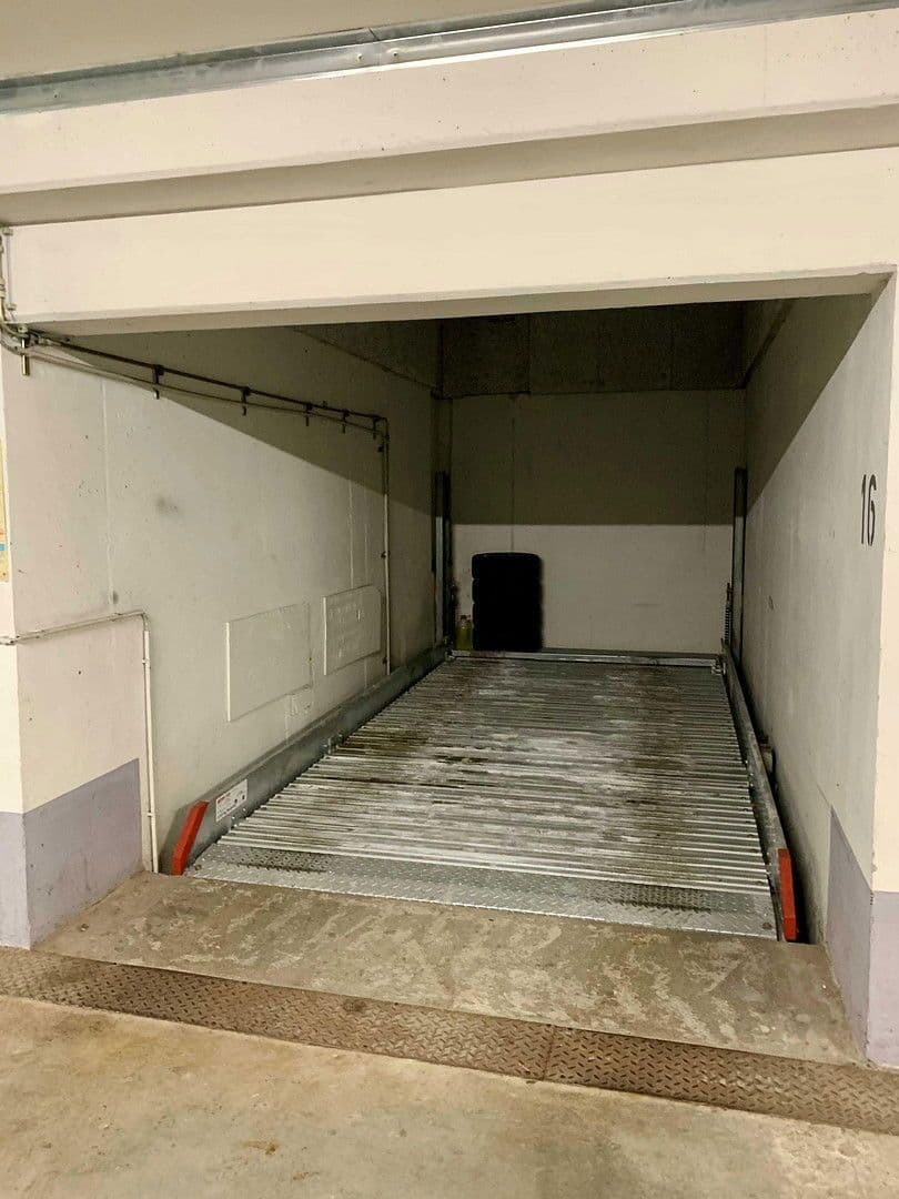 Pronájem garáže, Augsburger Str. 15, Augsburg, Bavorsko Pronájem garáže, Augsburger Str. 15, Augsburg, Bavorsko