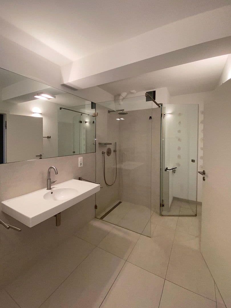 Prodej bytu 3+1 106 m², Berlin, Berlín Prodej bytu 3+1 106 m², Berlin, Berlín