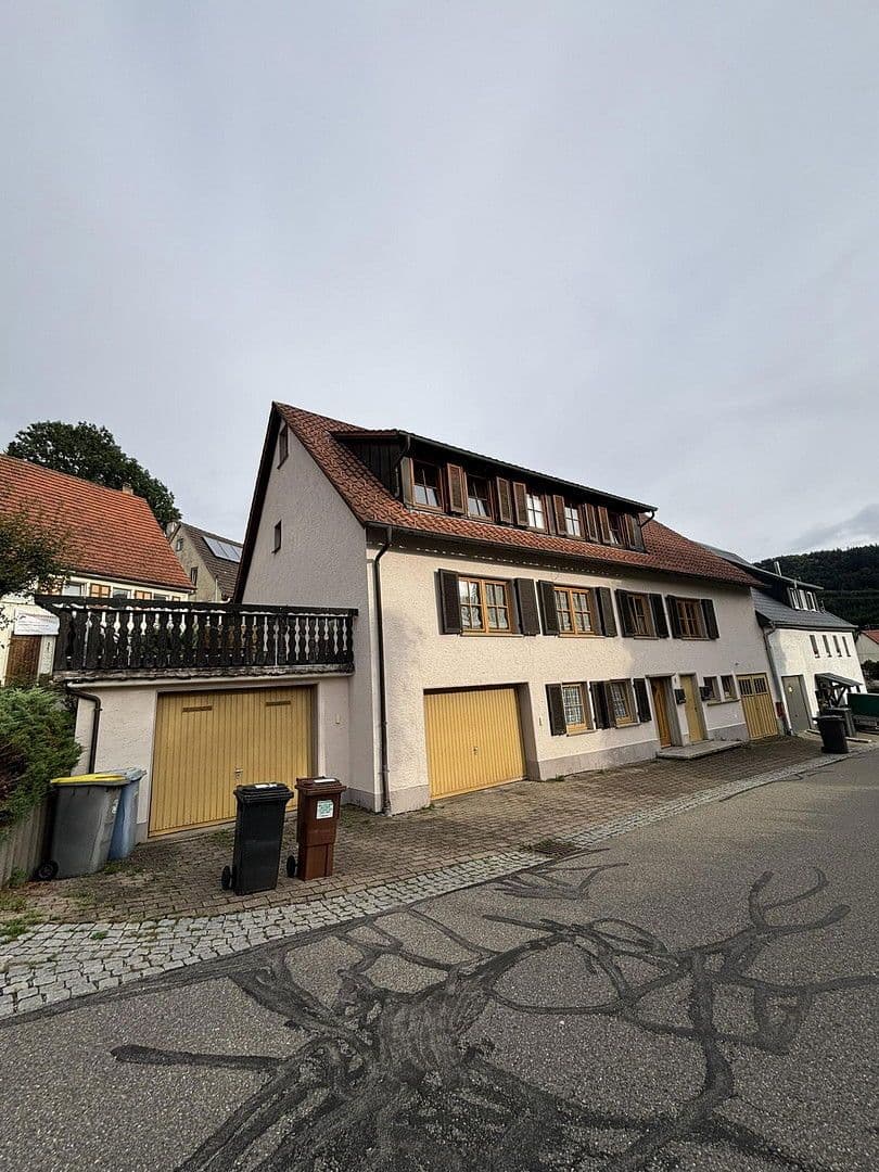 Prodej domu 170 m², pozemek 321 m², Kirchstrasse 1, Reichenbach am Heuberg, Bádensko-Württembersko Prodej domu 170 m², pozemek 321 m², Kirchstrasse 1, Reichenbach am Heuberg, Bádensko-Württembersko
