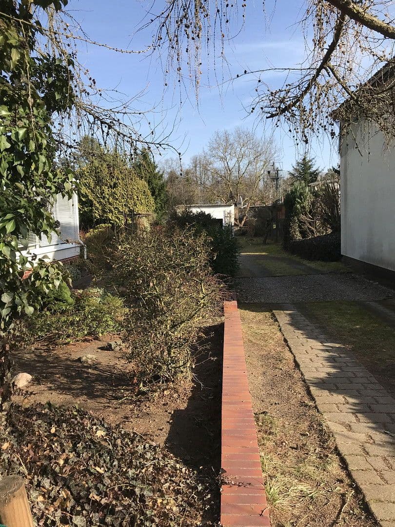 Prodej pozemku 1.102 m², Hohen Neuendorf, Braniborsko Prodej pozemku 1.102 m², Hohen Neuendorf, Braniborsko