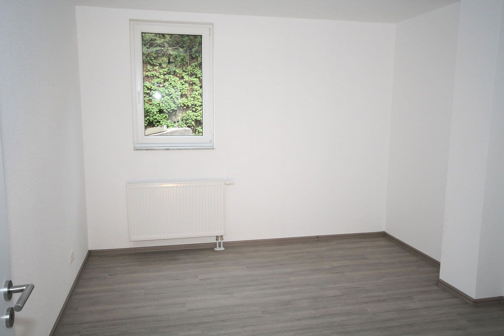 Pronájem bytu 4+1 101 m², Gothaer Straße 34, Suhl, Durynsko Pronájem bytu 4+1 101 m², Gothaer Straße 34, Suhl, Durynsko