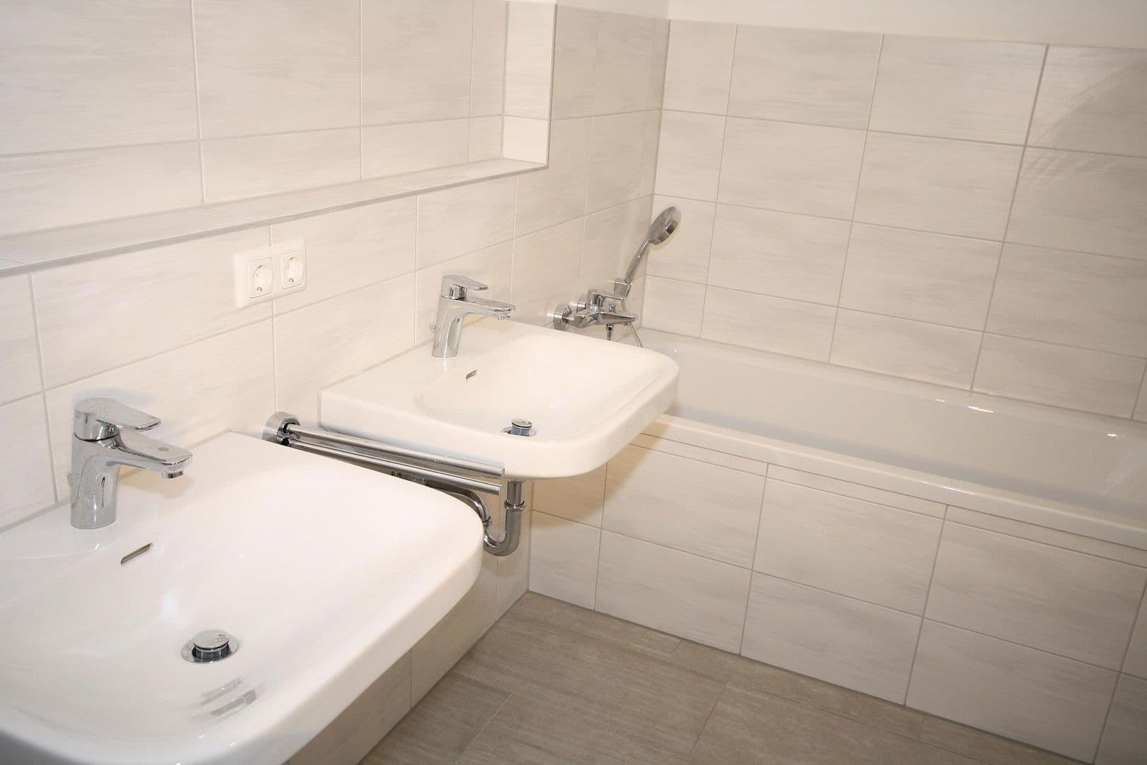 Pronájem bytu 4+1 101 m², Gothaer Straße 34, Suhl, Durynsko Pronájem bytu 4+1 101 m², Gothaer Straße 34, Suhl, Durynsko