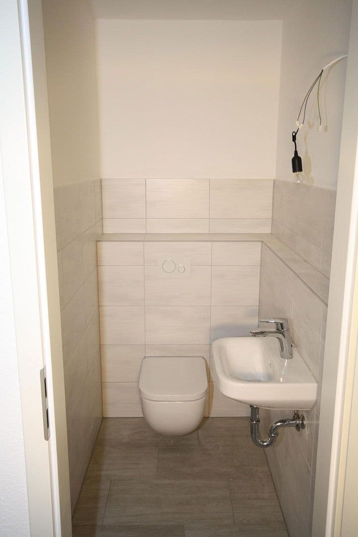 Pronájem bytu 4+1 101 m², Gothaer Straße 34, Suhl, Durynsko Pronájem bytu 4+1 101 m², Gothaer Straße 34, Suhl, Durynsko