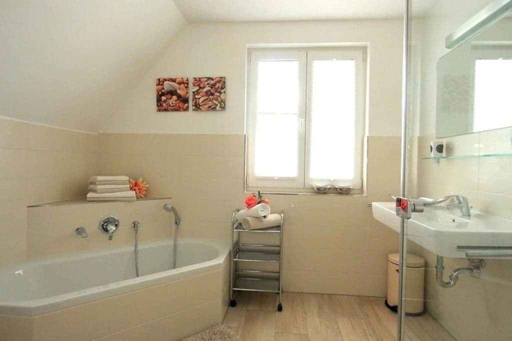 Prodej domu 118 m², pozemek 435 m², Am Gutsschloss 2, Rerik, Mecklenburg-Vorpommern Prodej domu 118 m², pozemek 435 m², Am Gutsschloss 2, Rerik, Mecklenburg-Vorpommern