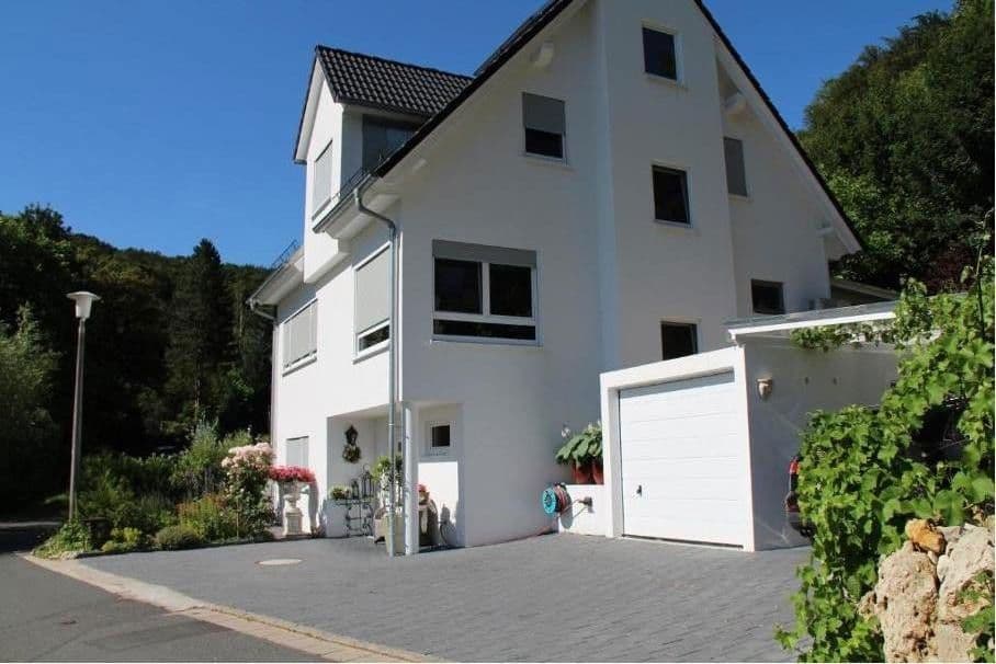 Prodej domu 198 m², pozemek 680 m², Egloffstein, Bavorsko Prodej domu 198 m², pozemek 680 m², Egloffstein, Bavorsko