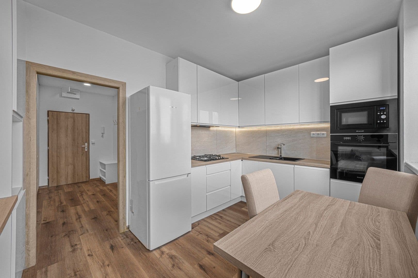 Pronájem bytu 1+1 42 m², Kubánské náměstí, Praha, Praha Pronájem bytu 1+1 42 m², Kubánské náměstí, Praha, Praha