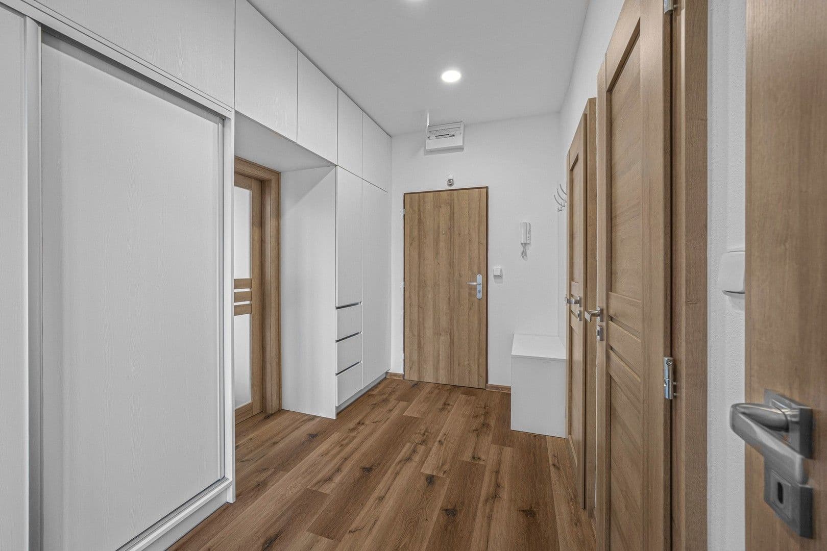 Pronájem bytu 1+1 42 m², Kubánské náměstí, Praha, Praha Pronájem bytu 1+1 42 m², Kubánské náměstí, Praha, Praha