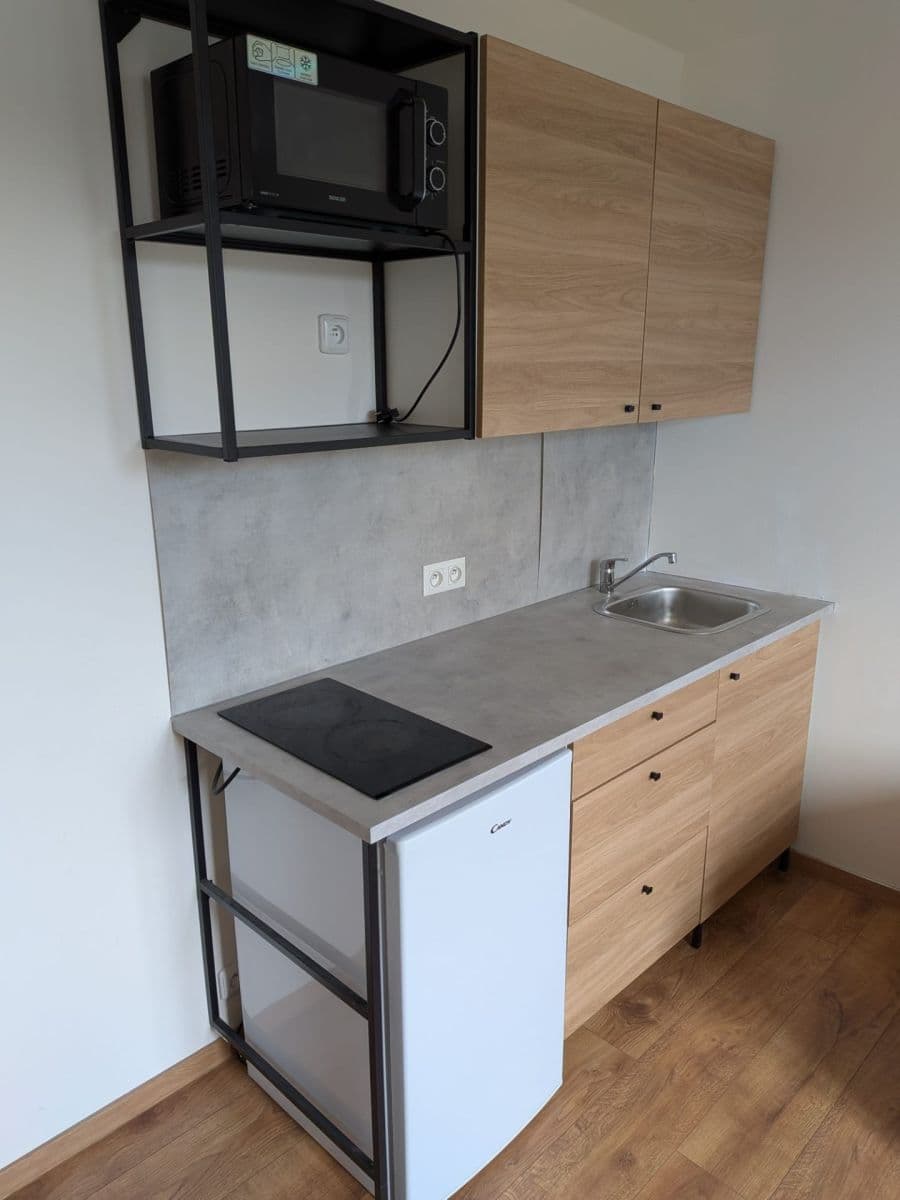 Pronájem bytu 1+kk 23 m², Suchdolské náměstí, Praha, Praha Pronájem bytu 1+kk 23 m², Suchdolské náměstí, Praha, Praha
