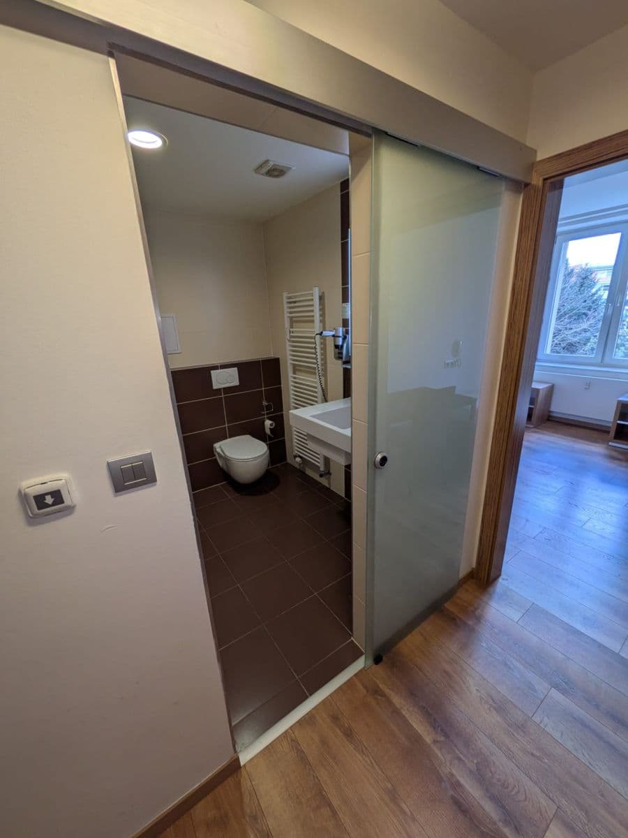 Pronájem bytu 1+kk 23 m², Suchdolské náměstí, Praha, Praha Pronájem bytu 1+kk 23 m², Suchdolské náměstí, Praha, Praha