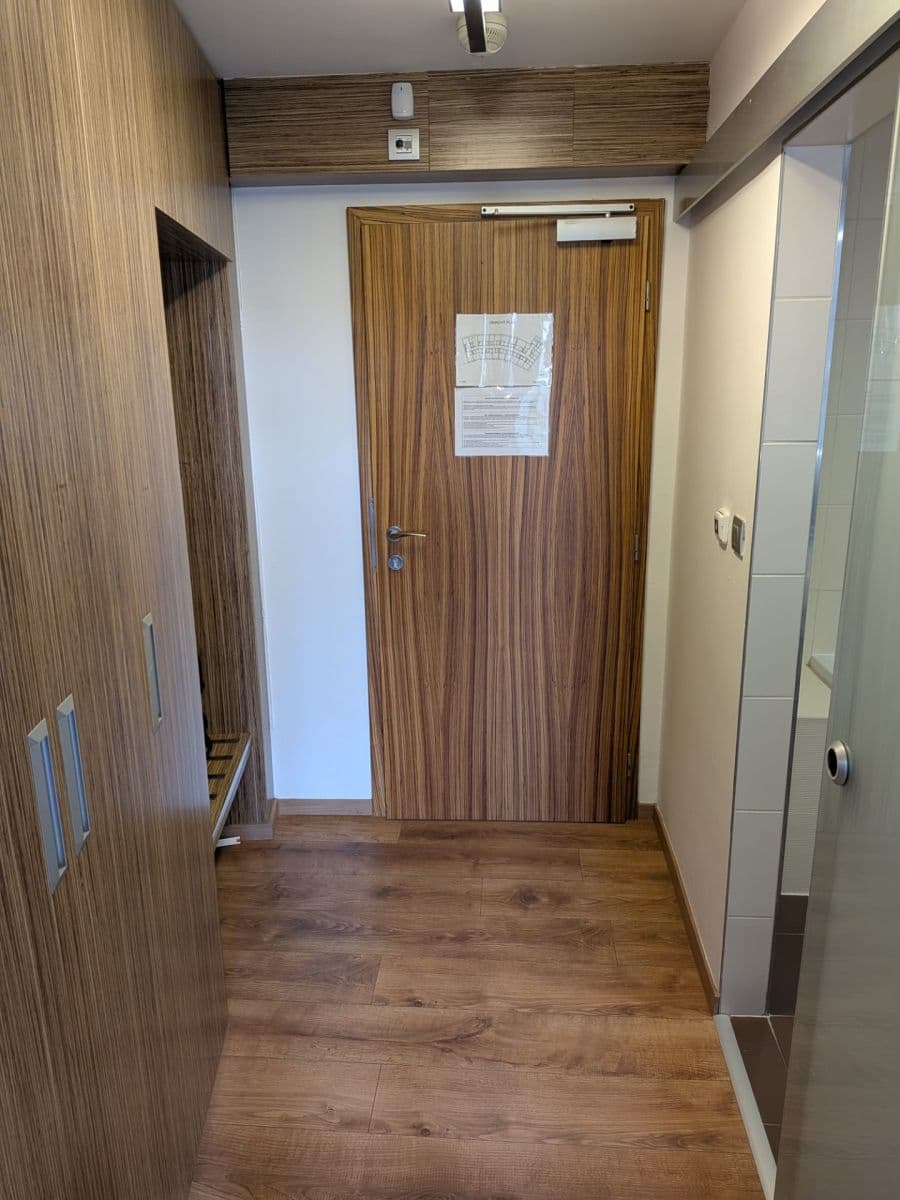 Pronájem bytu 1+kk 23 m², Suchdolské náměstí, Praha, Praha Pronájem bytu 1+kk 23 m², Suchdolské náměstí, Praha, Praha