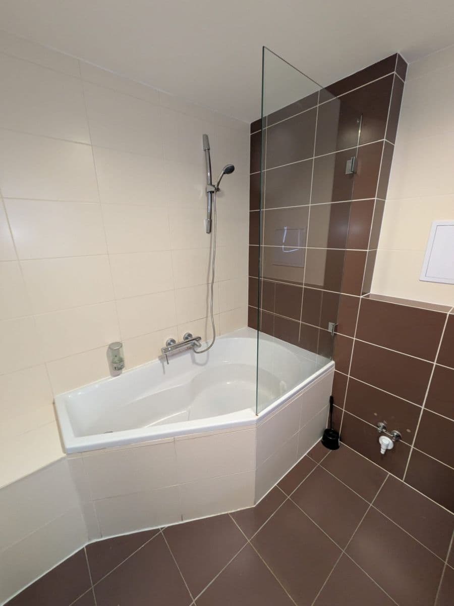 Pronájem bytu 1+kk 23 m², Suchdolské náměstí, Praha, Praha Pronájem bytu 1+kk 23 m², Suchdolské náměstí, Praha, Praha