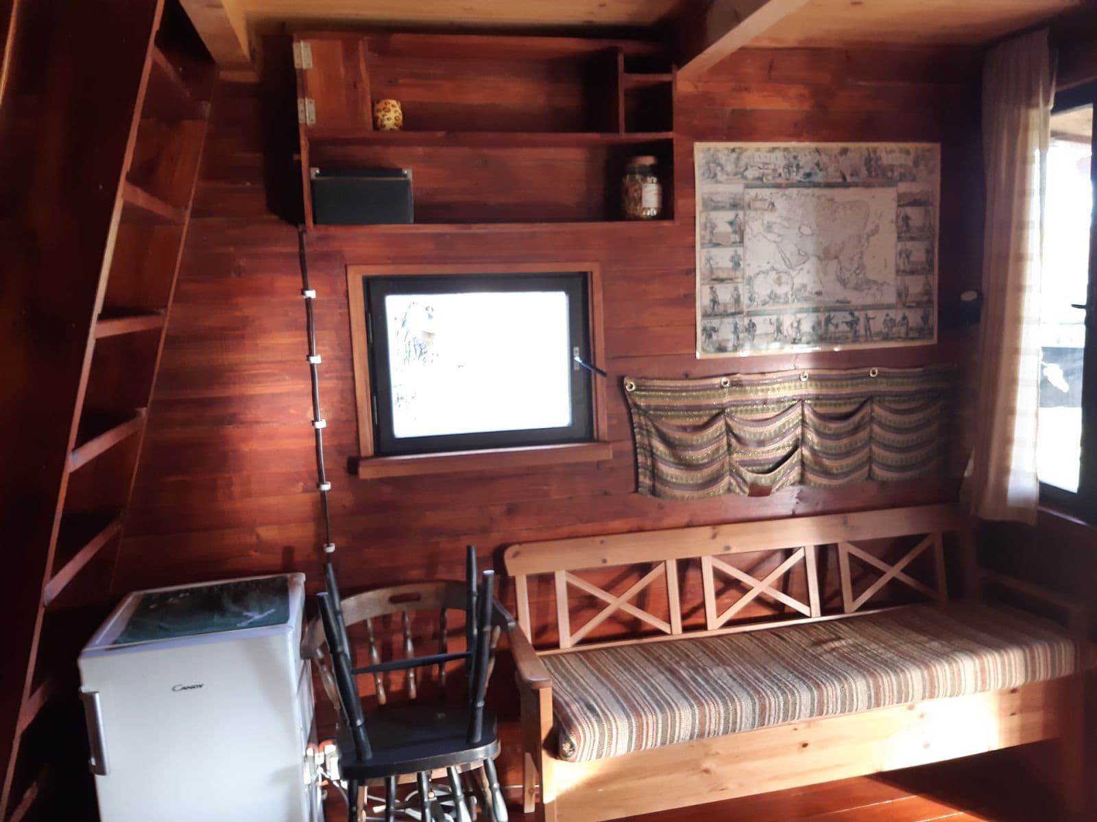 Pronájem chaty, chalupy 30 m², pozemek 1.800 m², Levohradecká, Roztoky, Středočeský kraj Pronájem chaty, chalupy 30 m², pozemek 1.800 m², Levohradecká, Roztoky, Středočeský kraj