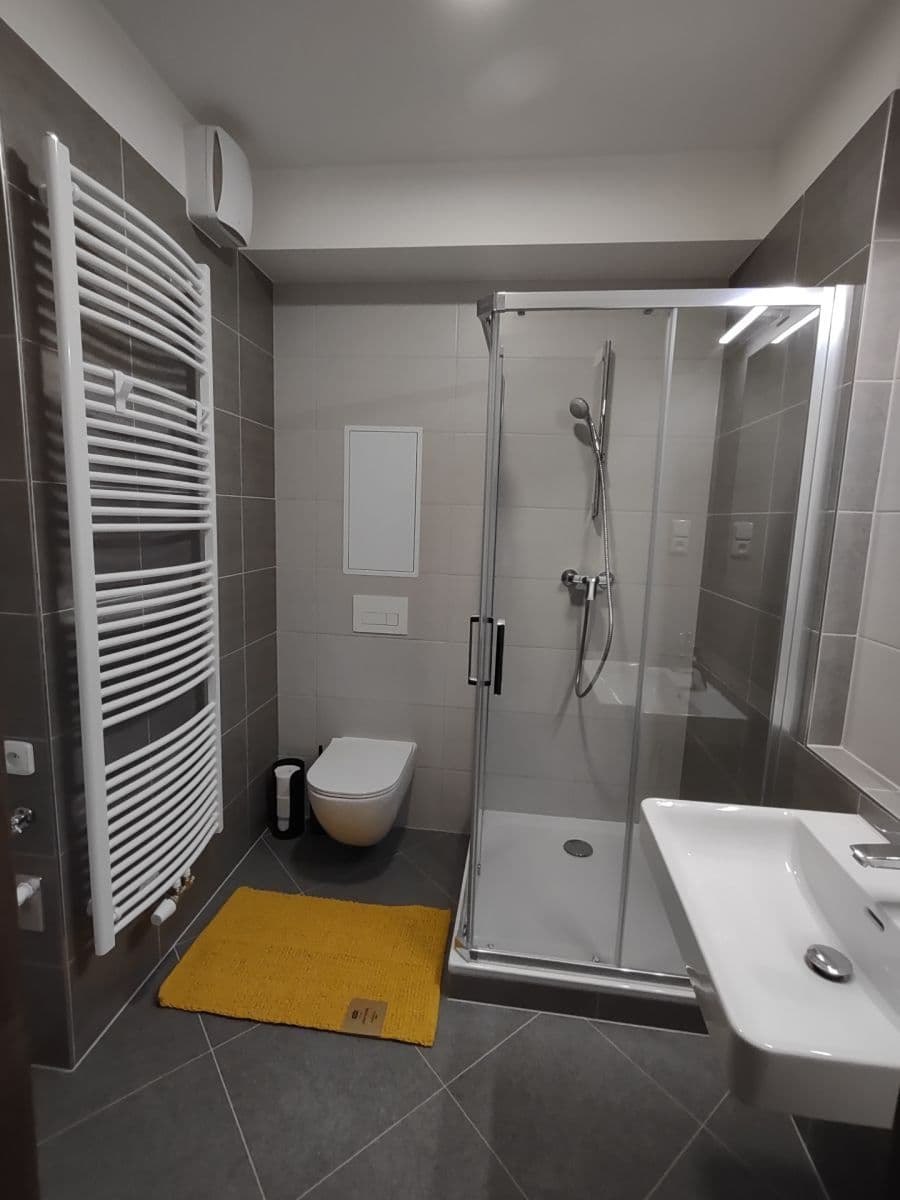 Pronájem bytu 1+kk 25 m², Nádražní, Kralupy nad Vltavou, Středočeský kraj Pronájem bytu 1+kk 25 m², Nádražní, Kralupy nad Vltavou, Středočeský kraj