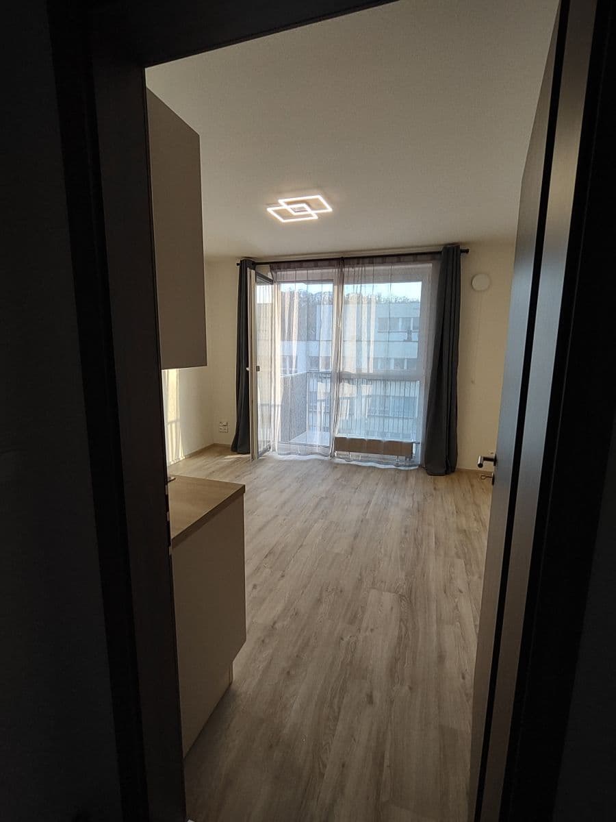 Pronájem bytu 1+kk 25 m², Nádražní, Kralupy nad Vltavou, Středočeský kraj Pronájem bytu 1+kk 25 m², Nádražní, Kralupy nad Vltavou, Středočeský kraj