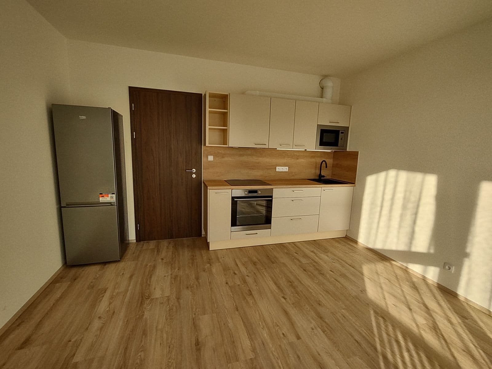 Pronájem bytu 1+kk 25 m², Nádražní, Kralupy nad Vltavou, Středočeský kraj Pronájem bytu 1+kk 25 m², Nádražní, Kralupy nad Vltavou, Středočeský kraj