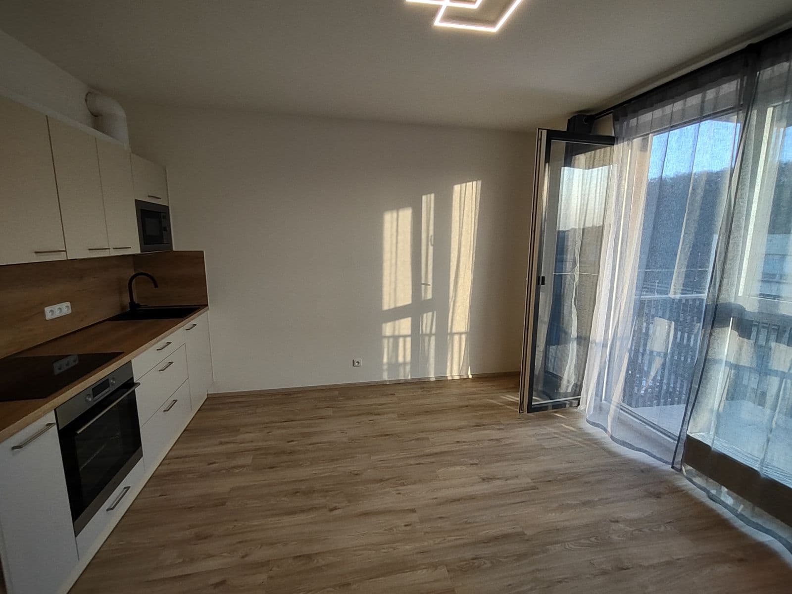 Pronájem bytu 1+kk 25 m², Nádražní, Kralupy nad Vltavou, Středočeský kraj Pronájem bytu 1+kk 25 m², Nádražní, Kralupy nad Vltavou, Středočeský kraj