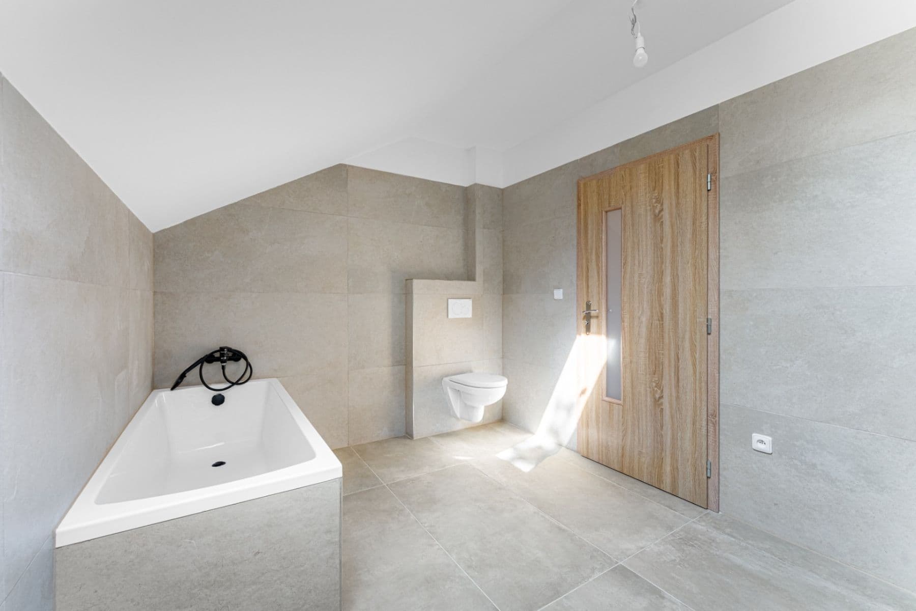 Prodej domu 132 m², pozemek 512 m², Hlavní, Chrustenice, Středočeský kraj Prodej domu 132 m², pozemek 512 m², Hlavní, Chrustenice, Středočeský kraj