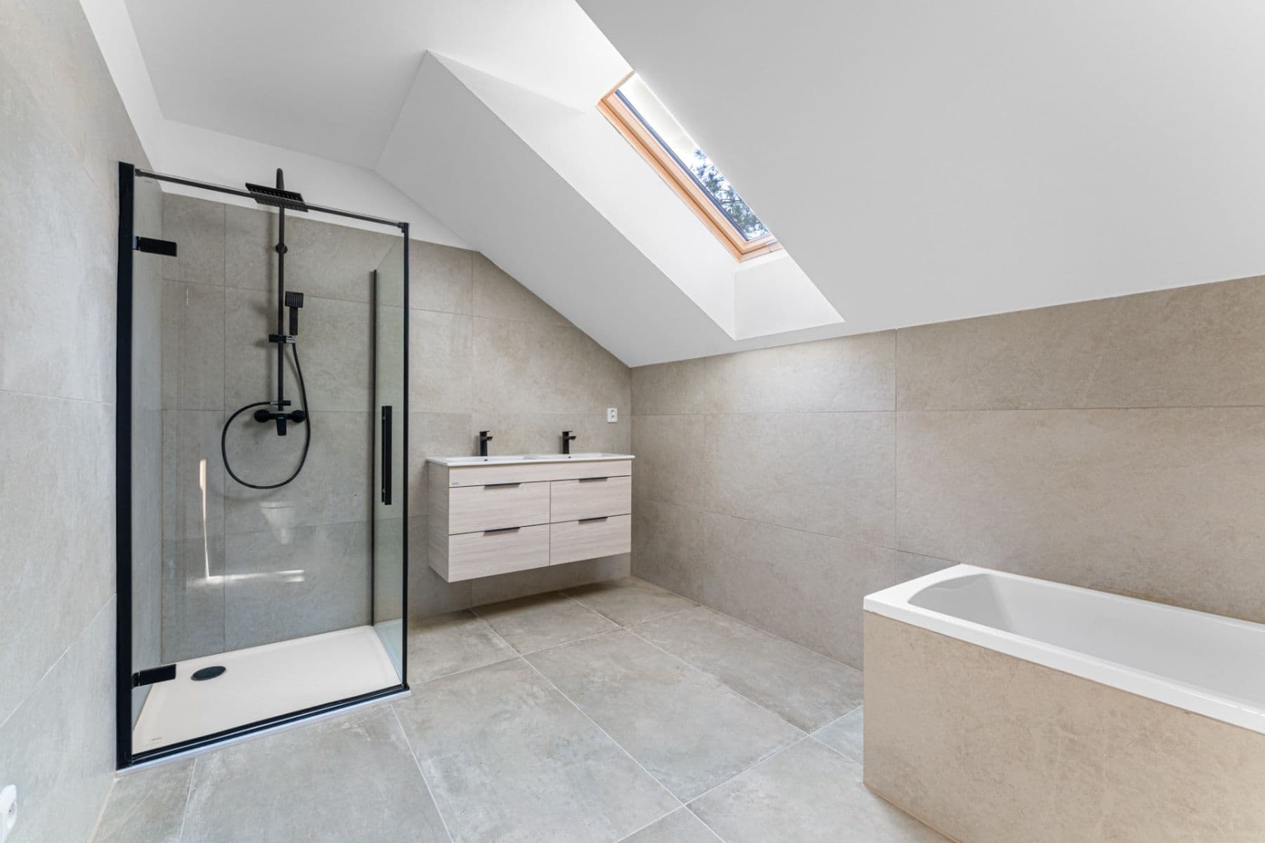 Prodej domu 132 m², pozemek 512 m², Hlavní, Chrustenice, Středočeský kraj Prodej domu 132 m², pozemek 512 m², Hlavní, Chrustenice, Středočeský kraj