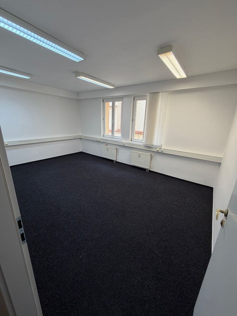 Pronájem kanceláře 21 m², Karmelitská, Praha, Praha Pronájem kanceláře 21 m², Karmelitská, Praha, Praha