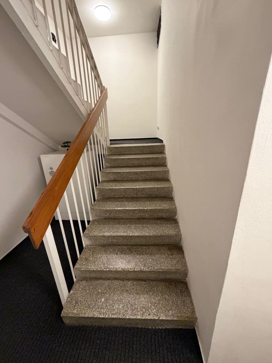 Pronájem kanceláře 21 m², Karmelitská, Praha, Praha Pronájem kanceláře 21 m², Karmelitská, Praha, Praha