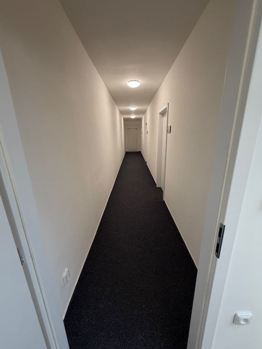 Pronájem kanceláře 21 m², Karmelitská, Praha, Praha Pronájem kanceláře 21 m², Karmelitská, Praha, Praha