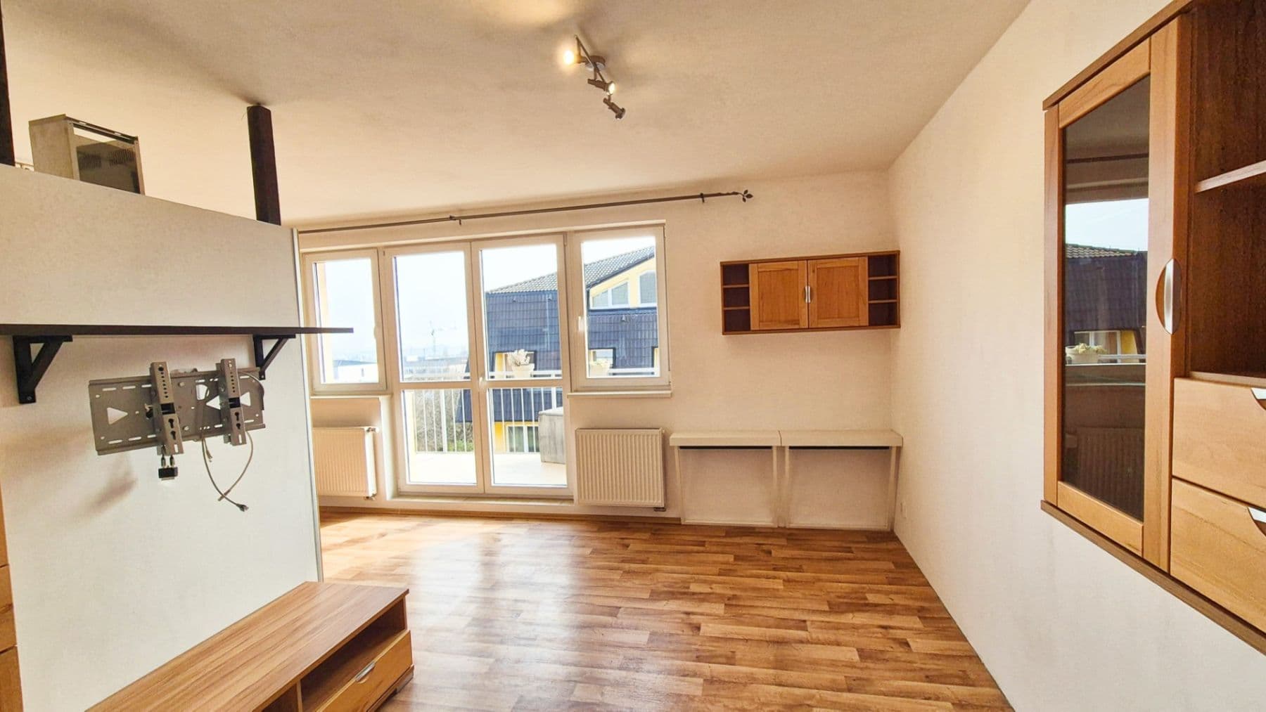 Pronájem bytu 1+1 46 m², T. G. Masaryka, Horoměřice, Středočeský kraj Pronájem bytu 1+1 46 m², T. G. Masaryka, Horoměřice, Středočeský kraj