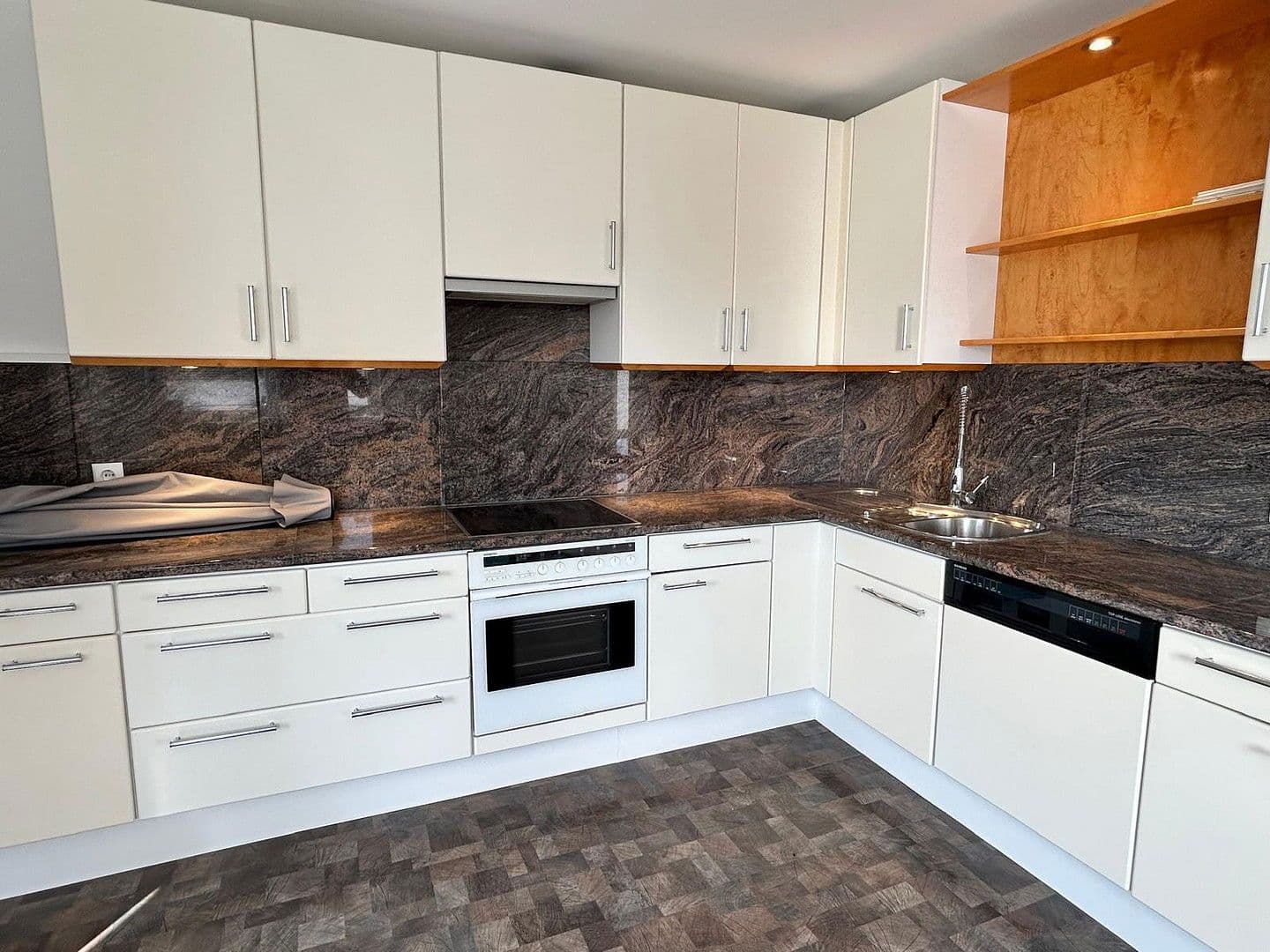 Pronájem domu 130 m², pozemek 589 m², Maria Lourd Weg 9, Enzersfel im Weinviertel, Dolní Rakousko Pronájem domu 130 m², pozemek 589 m², Maria Lourd Weg 9, Enzersfel im Weinviertel, Dolní Rakousko