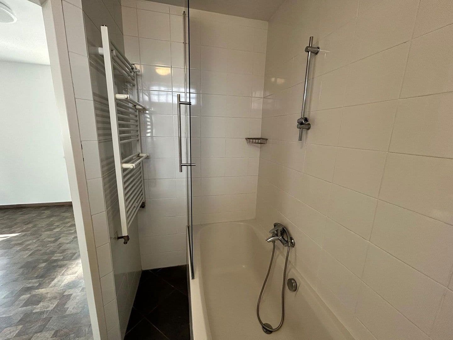 Pronájem domu 130 m², pozemek 589 m², Maria Lourd Weg 9, Enzersfel im Weinviertel, Dolní Rakousko Pronájem domu 130 m², pozemek 589 m², Maria Lourd Weg 9, Enzersfel im Weinviertel, Dolní Rakousko