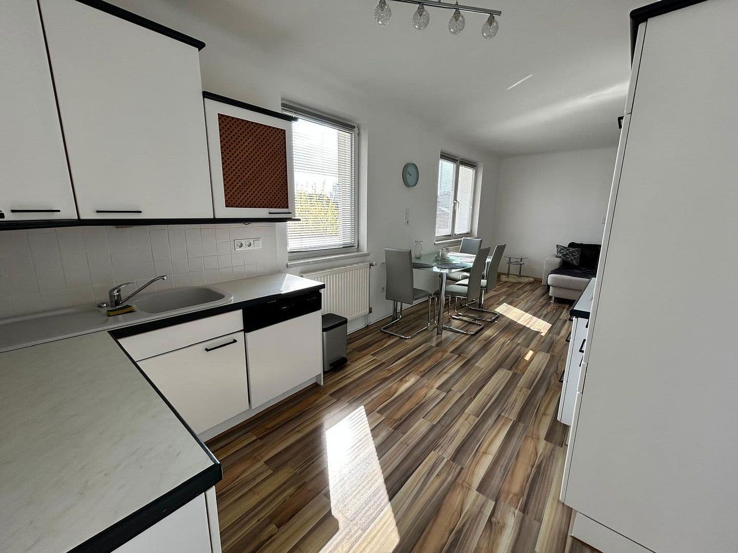 Pronájem domu 130 m², pozemek 589 m², Maria Lourd Weg 9, Enzersfel im Weinviertel, Dolní Rakousko Pronájem domu 130 m², pozemek 589 m², Maria Lourd Weg 9, Enzersfel im Weinviertel, Dolní Rakousko