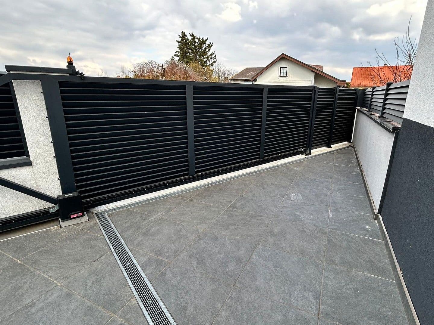 Pronájem domu 130 m², pozemek 589 m², Maria Lourd Weg 9, Enzersfel im Weinviertel, Dolní Rakousko Pronájem domu 130 m², pozemek 589 m², Maria Lourd Weg 9, Enzersfel im Weinviertel, Dolní Rakousko