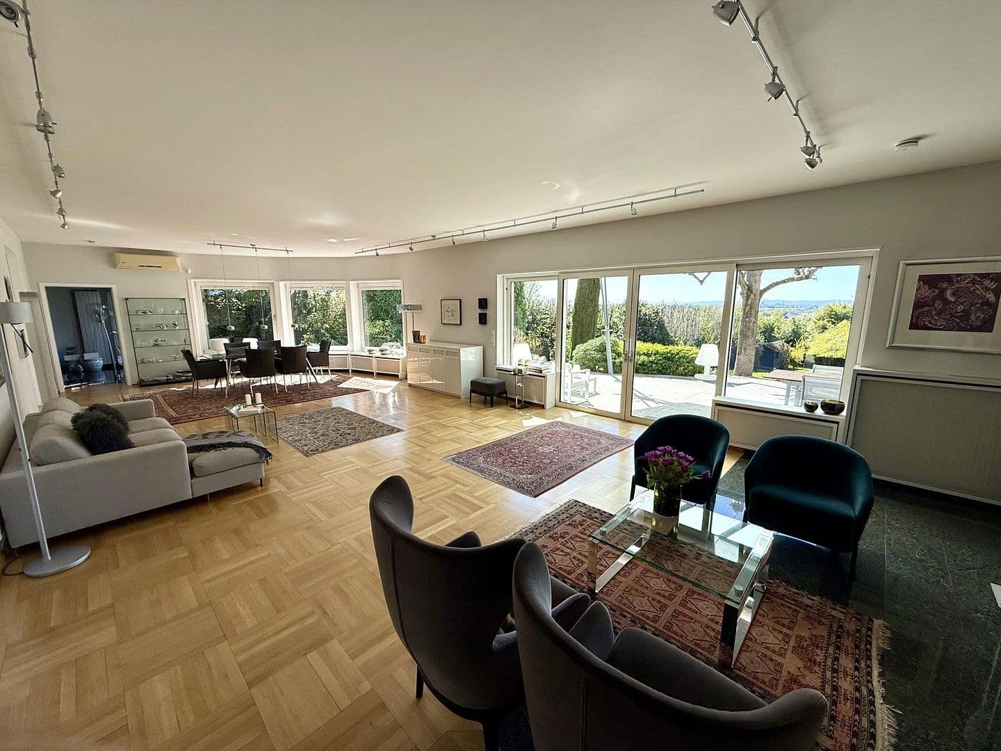 Prodej domu 418 m², pozemek 2.195 m², Hirschberg an der Bergstraße, Bádensko-Württembersko Prodej domu 418 m², pozemek 2.195 m², Hirschberg an der Bergstraße, Bádensko-Württembersko