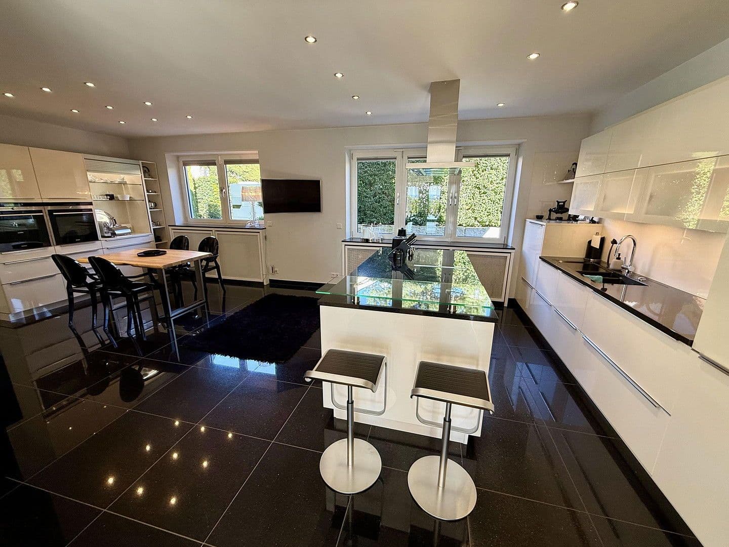 Prodej domu 418 m², pozemek 2.195 m², Hirschberg an der Bergstraße, Bádensko-Württembersko Prodej domu 418 m², pozemek 2.195 m², Hirschberg an der Bergstraße, Bádensko-Württembersko